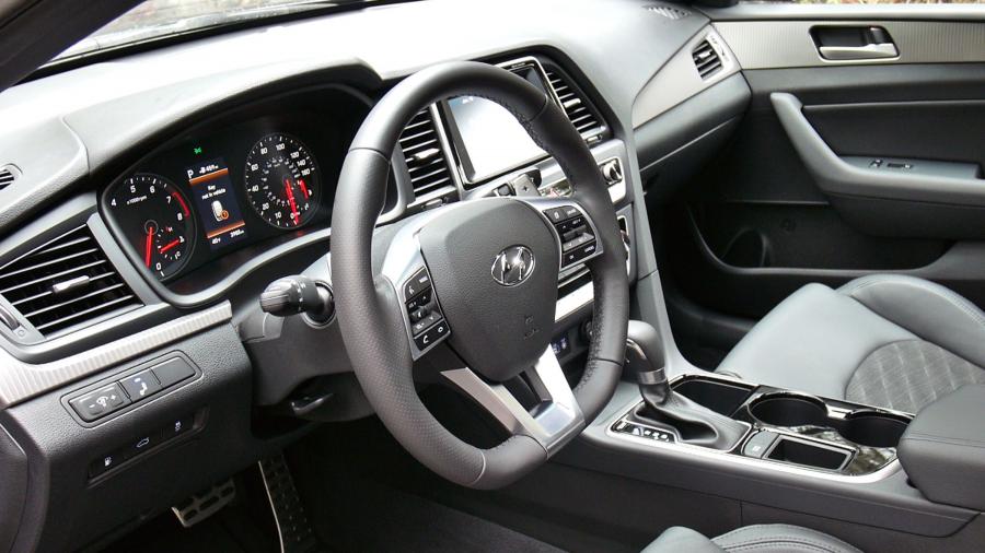 Интерьер Hyundai Sonata Sport 2017 года  (NA) (фото 23 из 25)